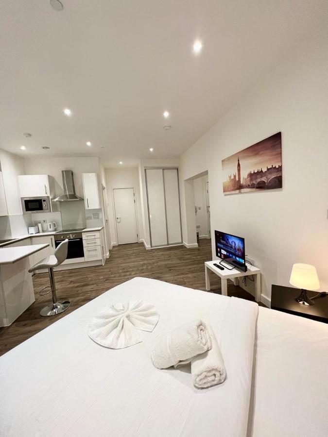 Alarabi Apartments-Studio Flat Croydon Bagian luar foto